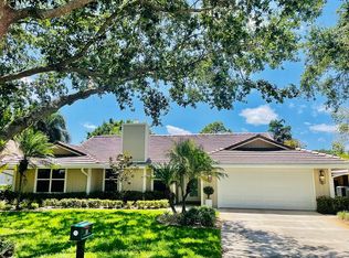 10 Bentwood Rd, Palm Beach Gardens, FL 33418