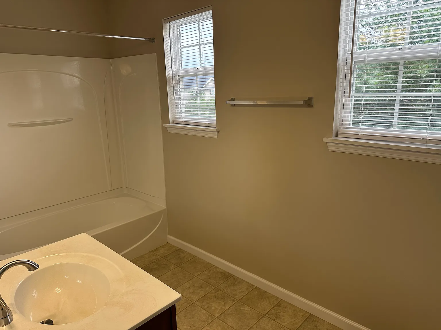 2 bed, 2.5 bath, 1209 sqft, $1,900 — Photo 3