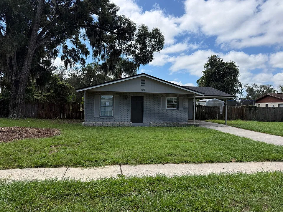 103 Hickory Ln