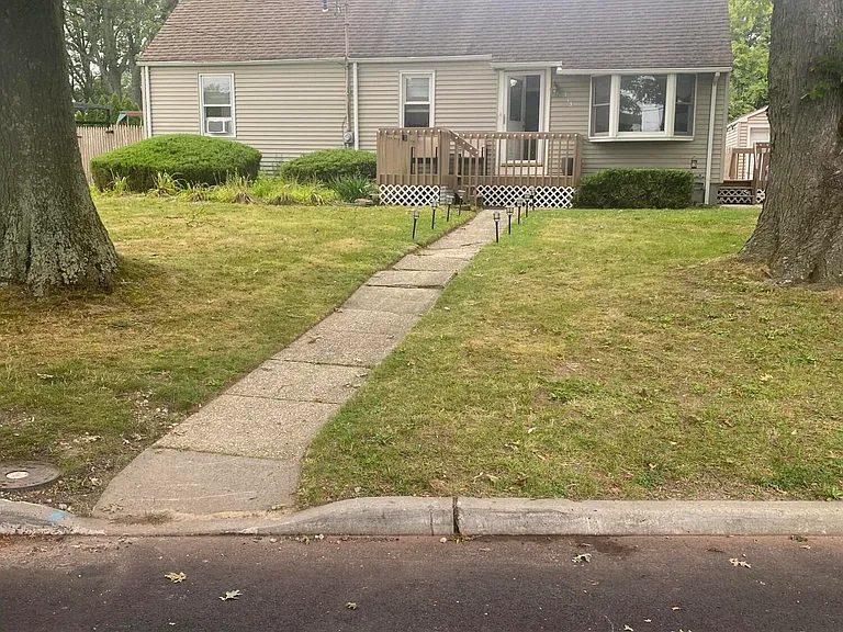 313 Yorke Ave — Photo 9