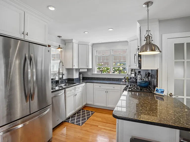 3 Woburn St — Photo 17