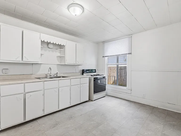 1010 W 2nd St #1 — Photo 3