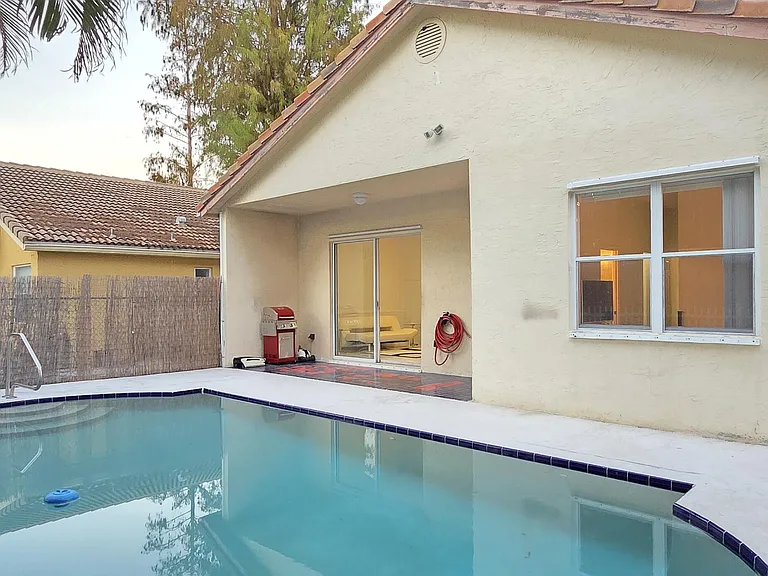 661 Lake Wellington Dr — Photo 57