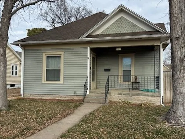 616 W 5th St, Larned, KS 67550