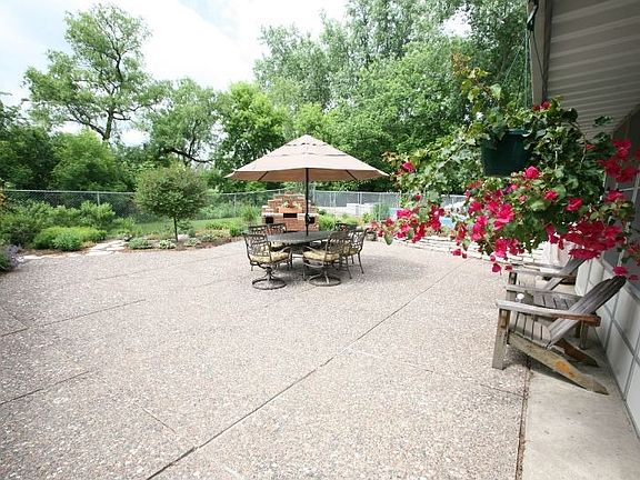 4th image of 2411 McMenemy St