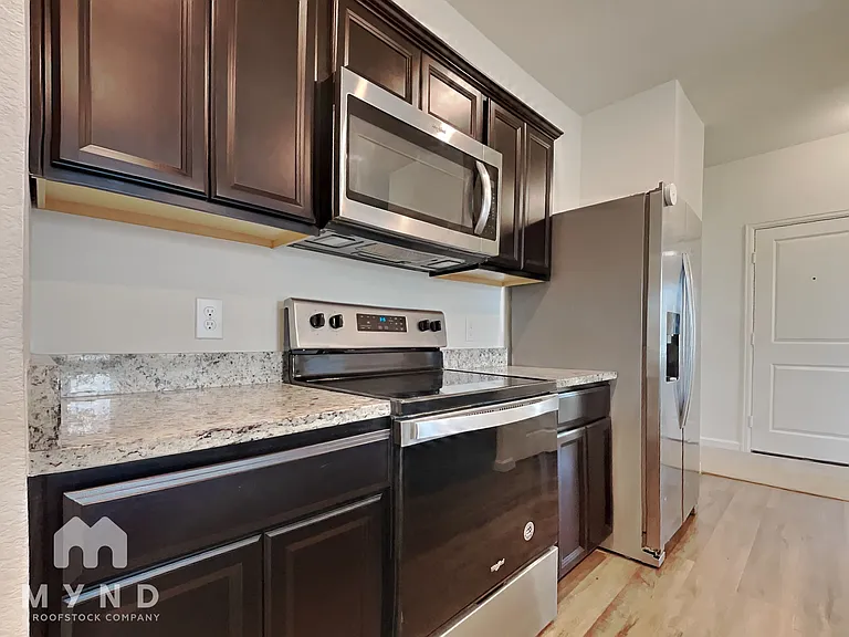 1056 Banyon Tree Ln — Photo 6