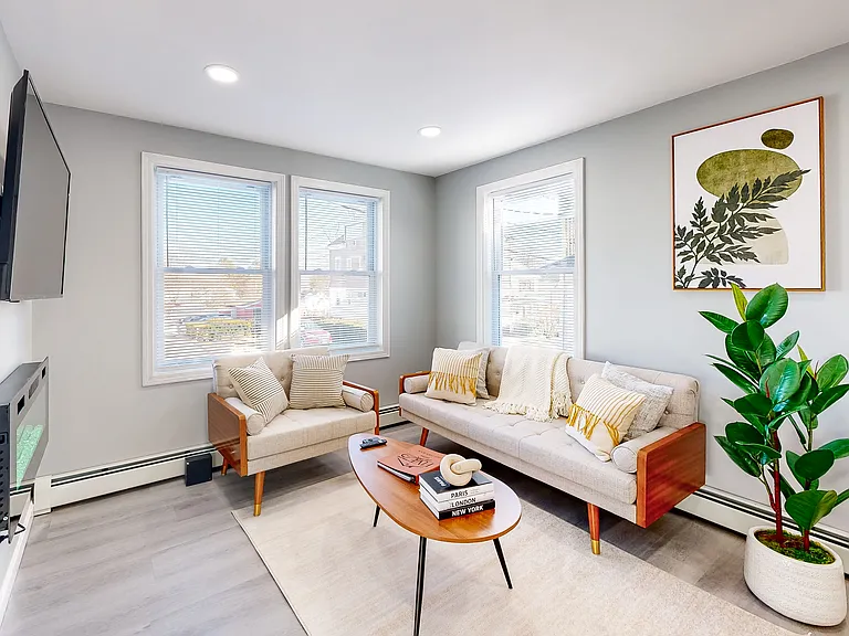 44 Hall St #1 — Photo 2