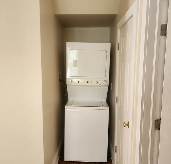 157 N Clinton St #B — Photo 9