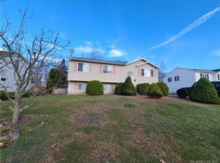 135 Cottonwood Ln, Uncasville, CT 06382