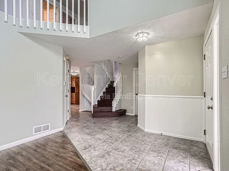 5742 W 114th Pl — Photo 4