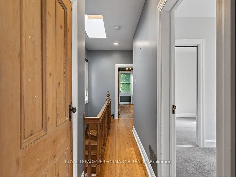 313 Lebreton St S — Photo 31