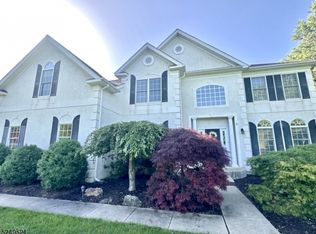200 Garrison Ct, Asbury, NJ 08802