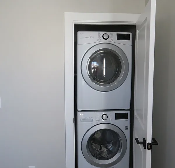 328 Saint Clair Ave — Photo 8
