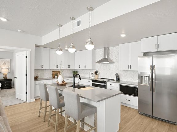 2nd image of 206 N Chaparral Dr #100