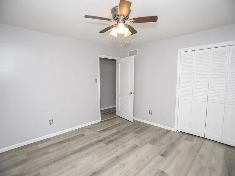 223 Mary Dr — Photo 13