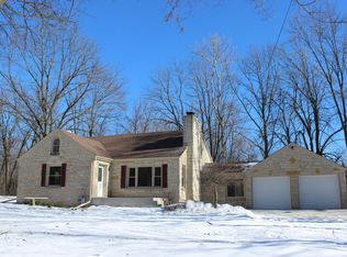 W142N7434 Oakwood Dr, Menomonee Falls, WI 53051