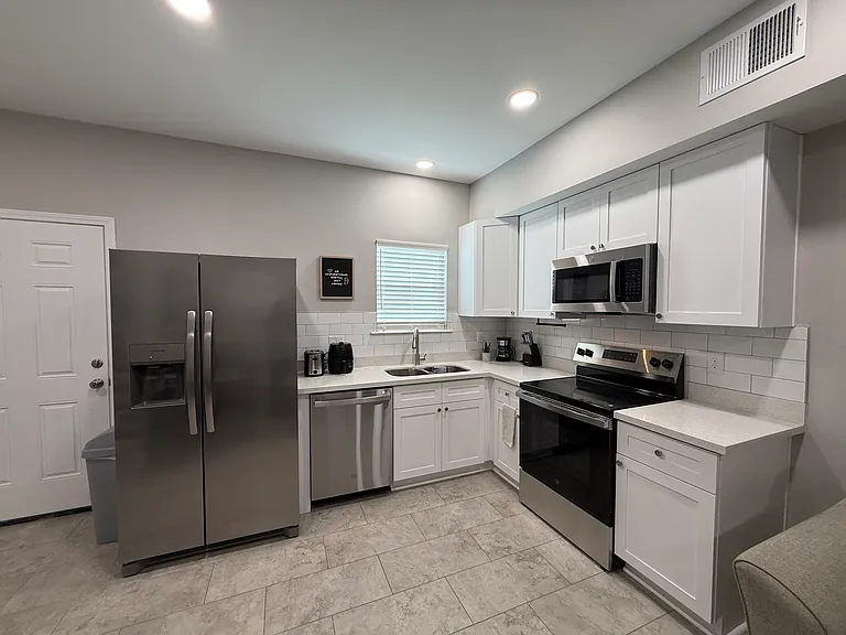 410 Peach St — Photo 4