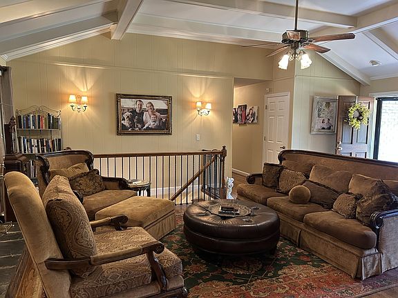 5th image of 4020 Clovercroft Rd