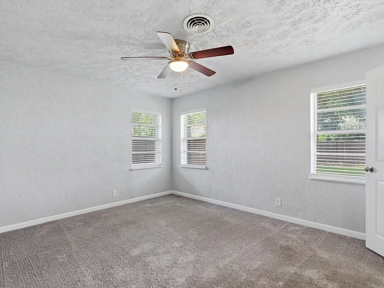 2120 Nottingham Blvd — Photo 16