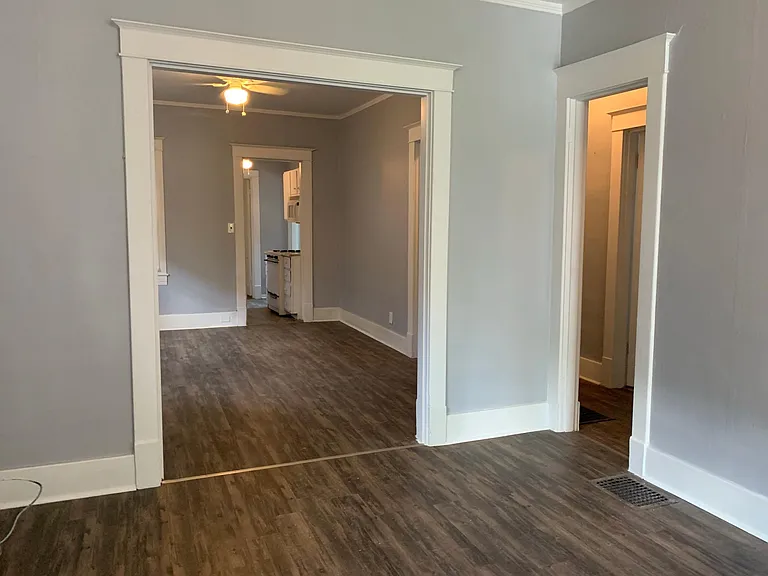 812 S 33rd St — Photo 31