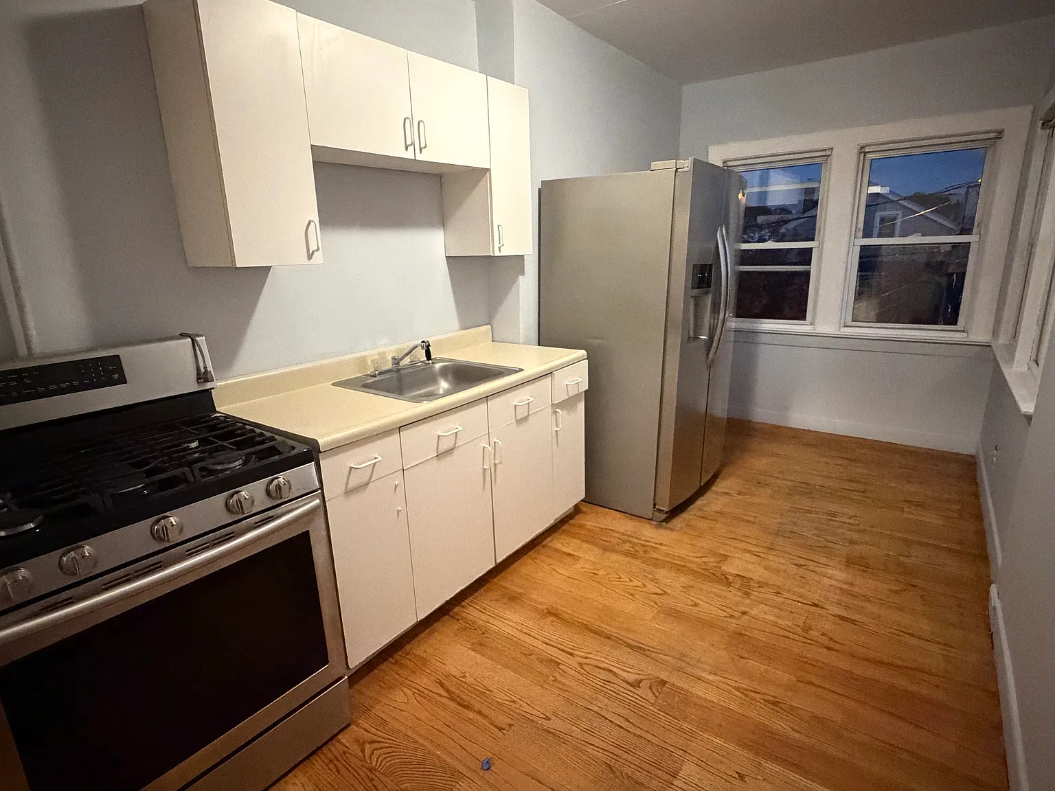 3 bed, 1200 sqft, $2,800 — Photo 2