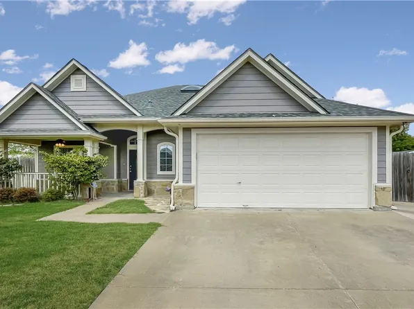 2701 Lynnwood Ct, Bryan, TX 77807