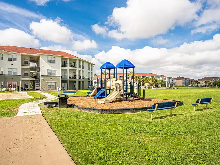 Baypoint Apartments — Photo 47