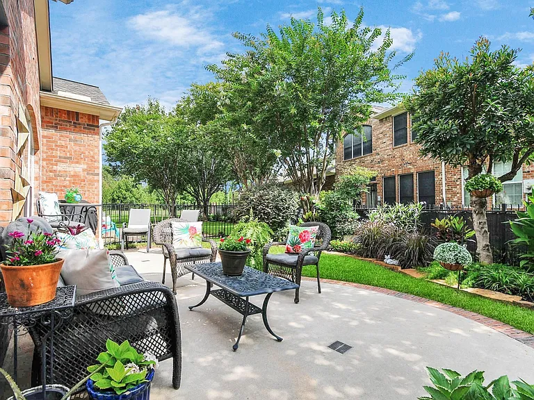 8624 Sunset Loch Dr — Photo 33