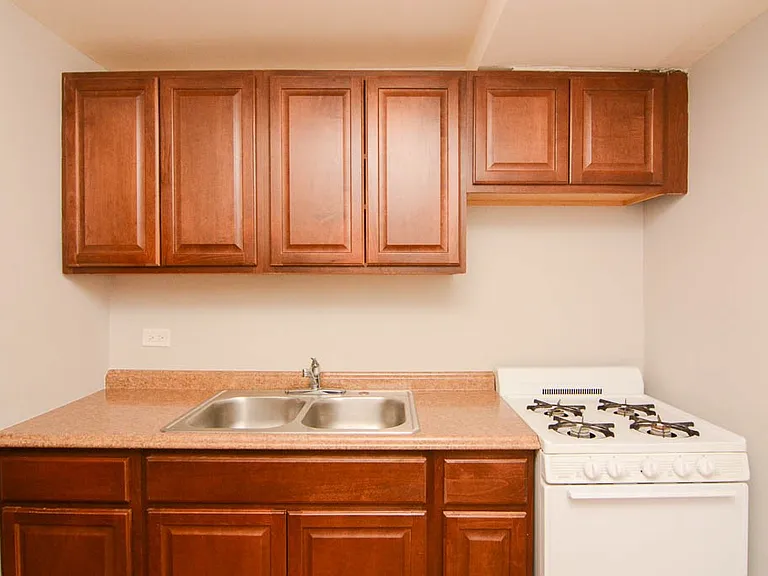 5736 N Winthrop Ave #410 — Photo 2