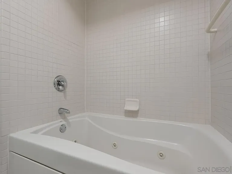 500 W Harbor Dr #504 — Photo 28