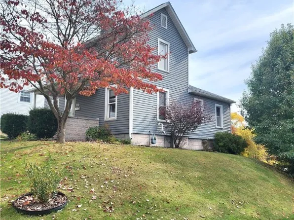 1609 Orchard St, Coshocton, OH 43812