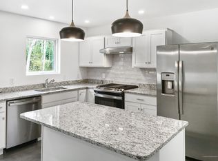 5 Brook Hollow Dr, Harpswell, ME 04079