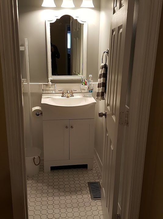 Bathroom / Upper Level