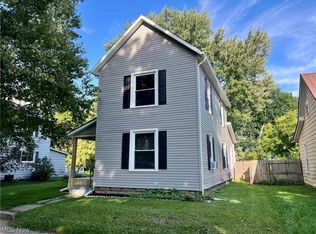 137 8th St SW, New Philadelphia, OH 44663