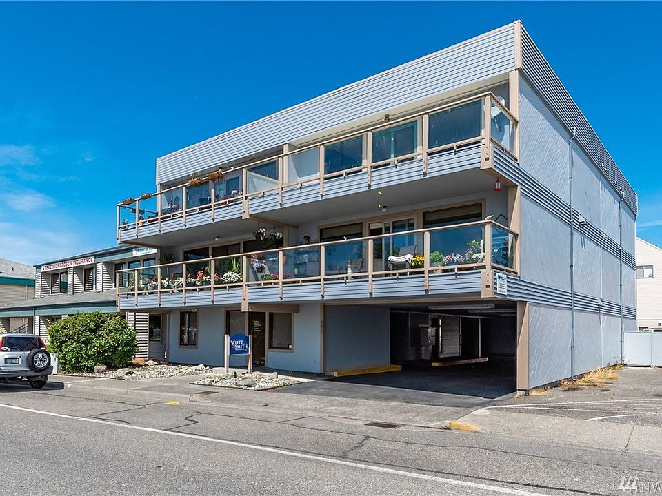 1st image of 886 SE Bayshore Dr APT 302