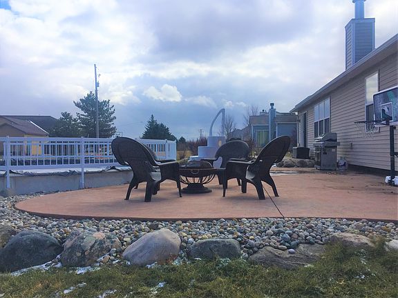 4th image of 9483 Pere Marquette Dr