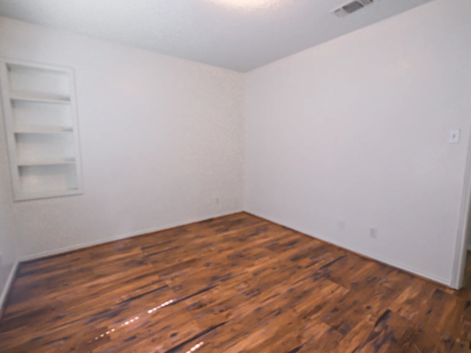 2 bed, 1992 sqft, $1,550 — Photo 2