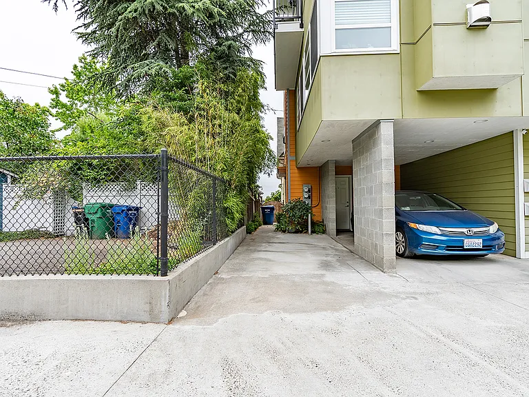 135 23rd Ave E — Photo 5