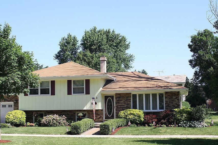 1st image of 414 E Pleasant Ln