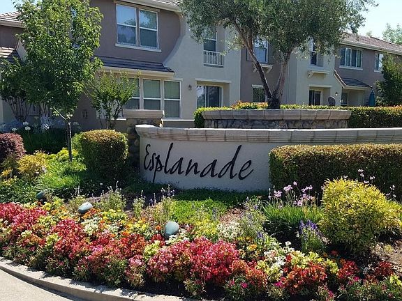 2nd image of 305 Esplanade Cir