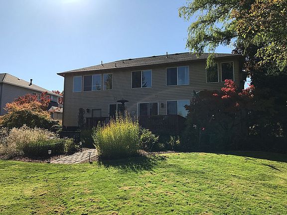 3rd image of 1001 NE Creeksedge Dr