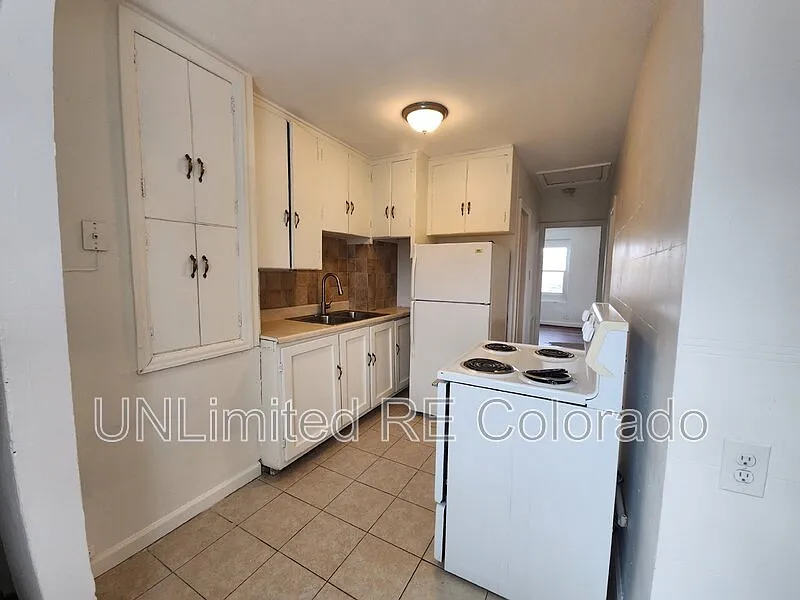 2 bed, 1.0 bath, 1194 sqft, $1,995 — Photo 2