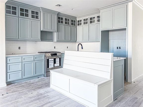 2nd image of 632 Montauk Way