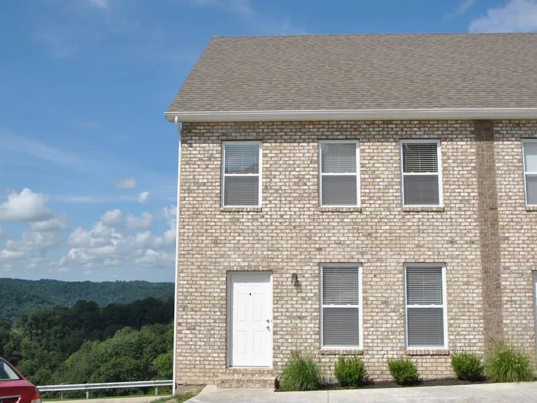 Eagle View Luxury Apartments — Photo 246