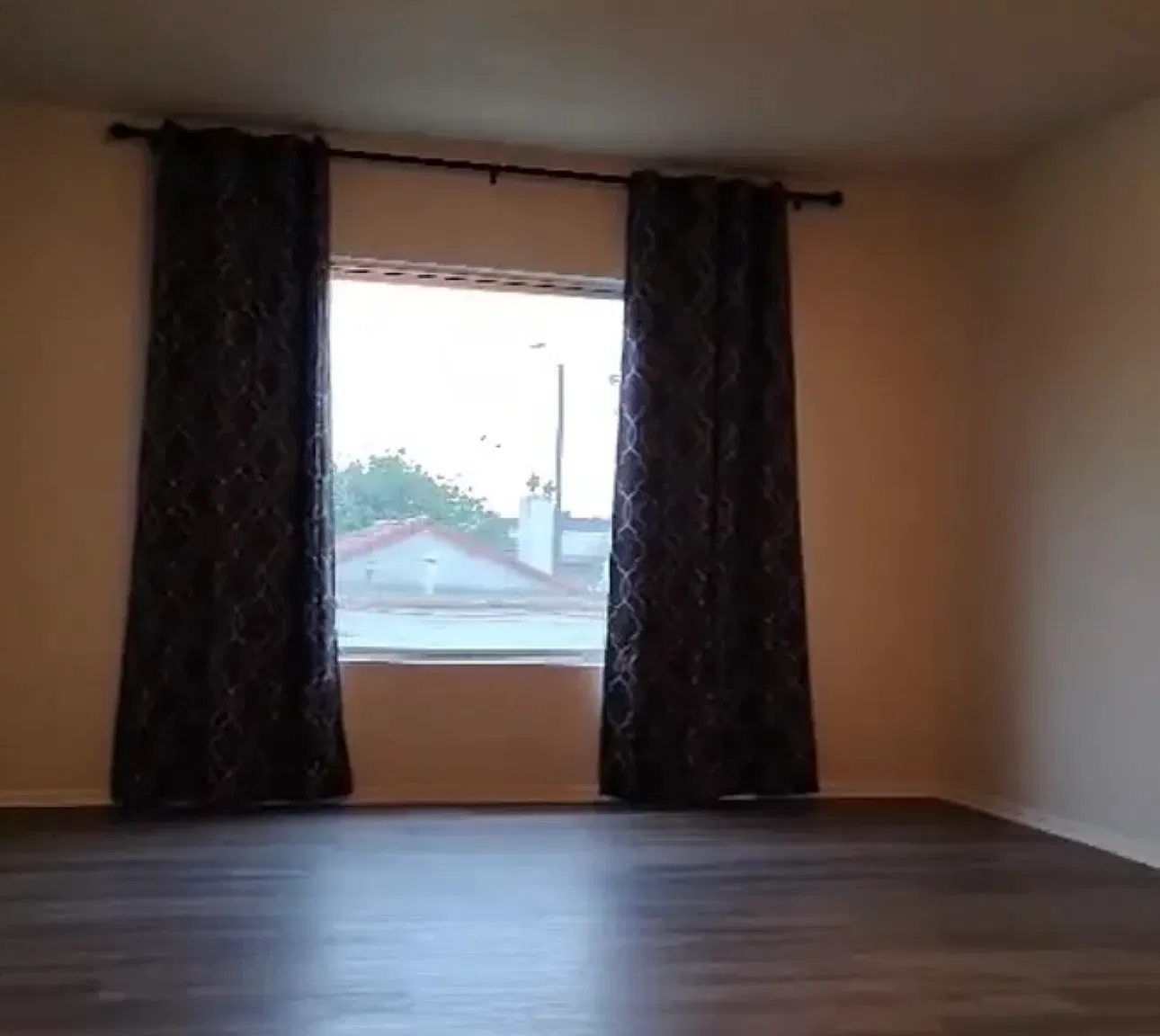 3 bed, 1.5 bath, 1400 sqft, $3,500 — Photo 3