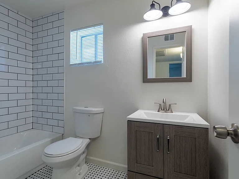 1017-1031 E Fairmount Ave #1019 — Photo 9