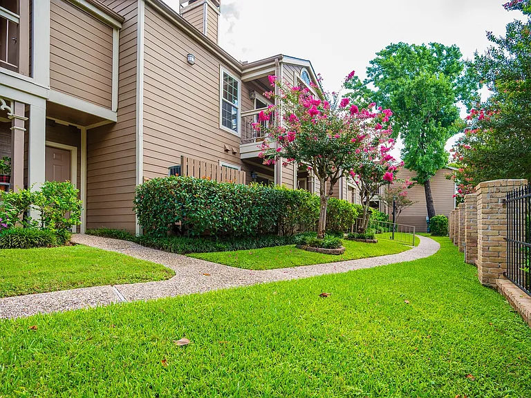 1860 White Oak Dr #242 — Photo 38