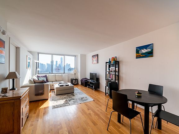 2nd image of 300 Mercer St APT 33I