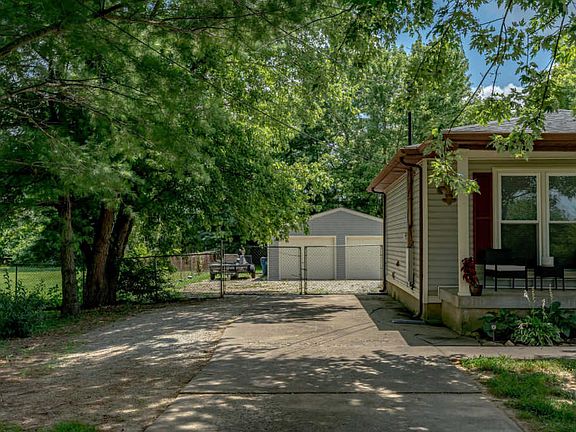 3rd image of 255 Driftwood Dr