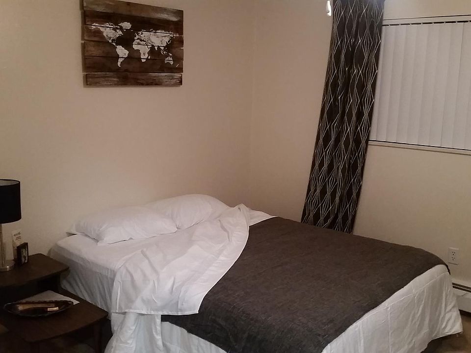 Good size bedroom, great closet space.